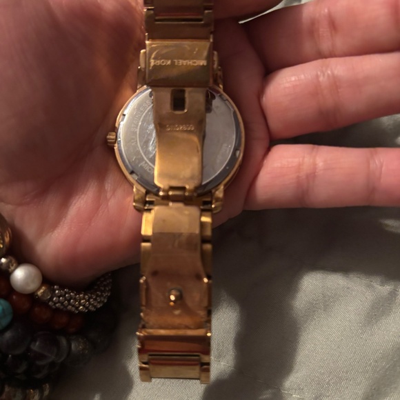 Pair of authentic Michael Kors woman’s watch with stunning pave stone de - Picture 3 of 4